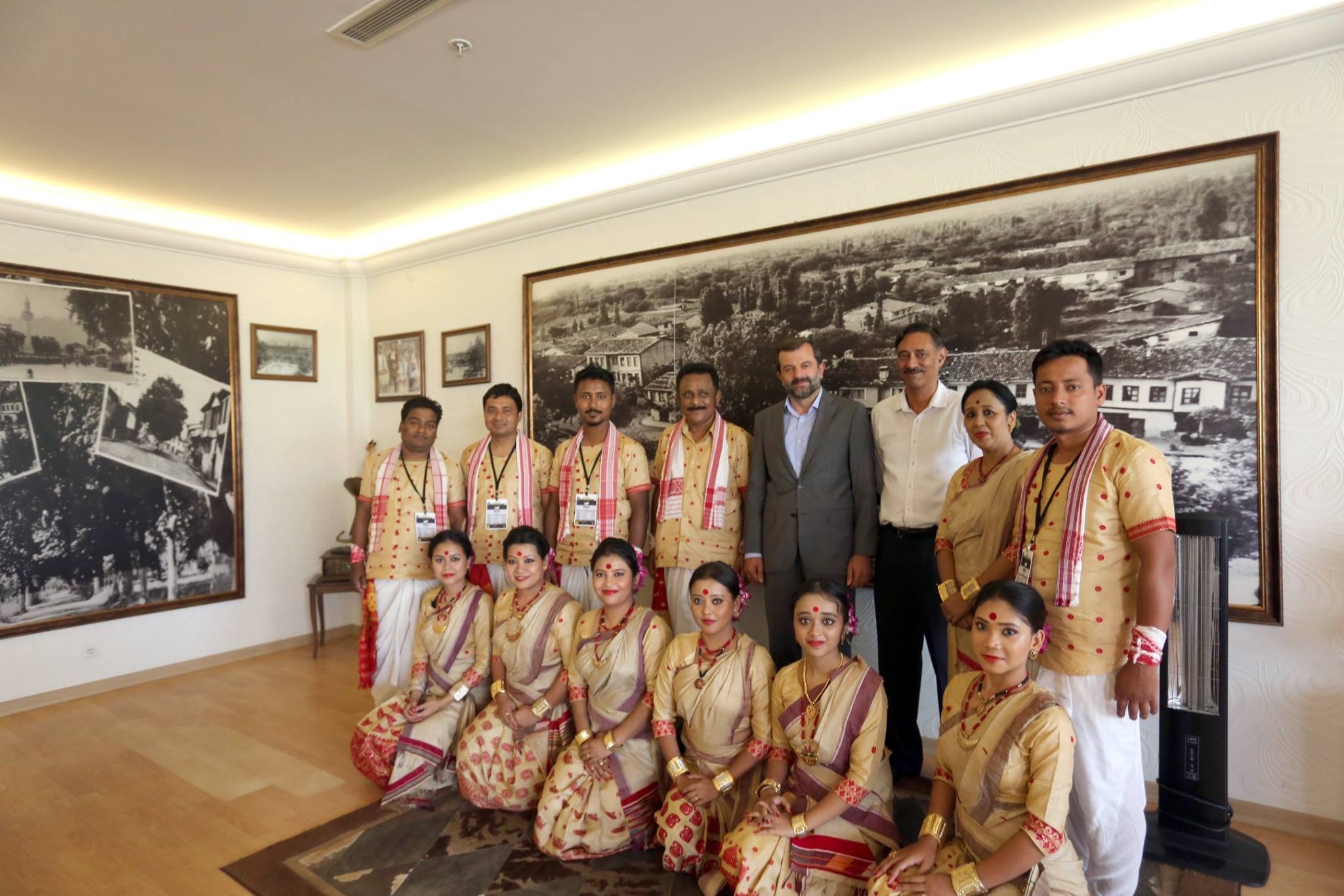 GÜRSU’DA ULUSLARARASI HALK DANSLARI COŞKUSU