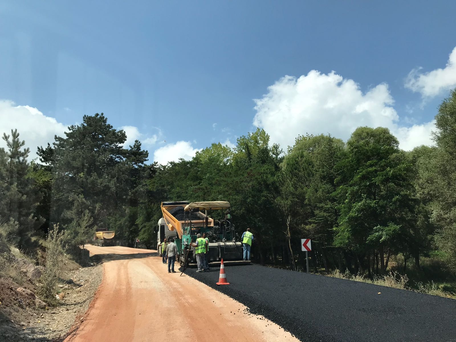 GÜRSU ERİCEK - DIŞKAYA YOLU ASFALTLANIYOR