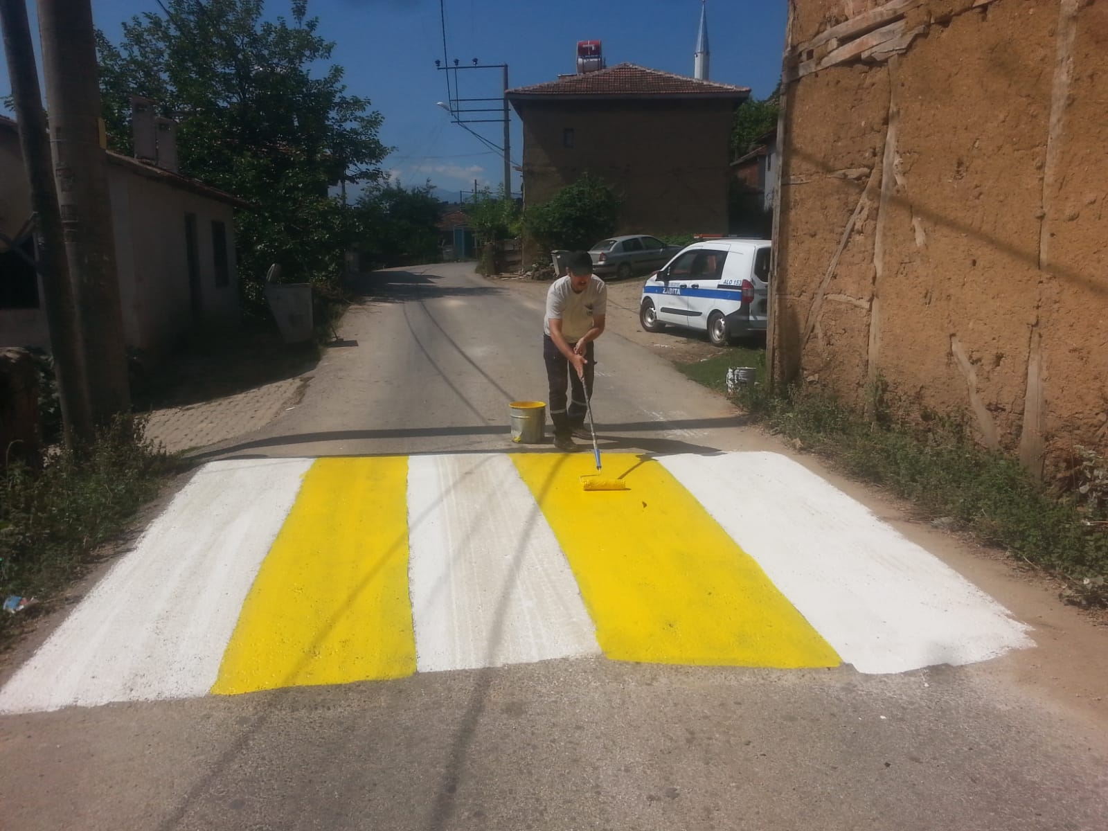 GÜRSU’DA YOL KASİSLERİ YENİLENİYOR